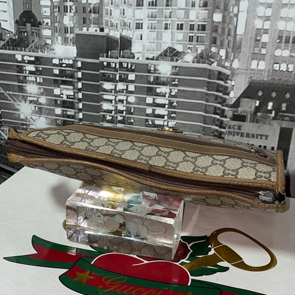 Authentic Rare Gucci Plus GG Monogram Clutch - Picture 7 of 15